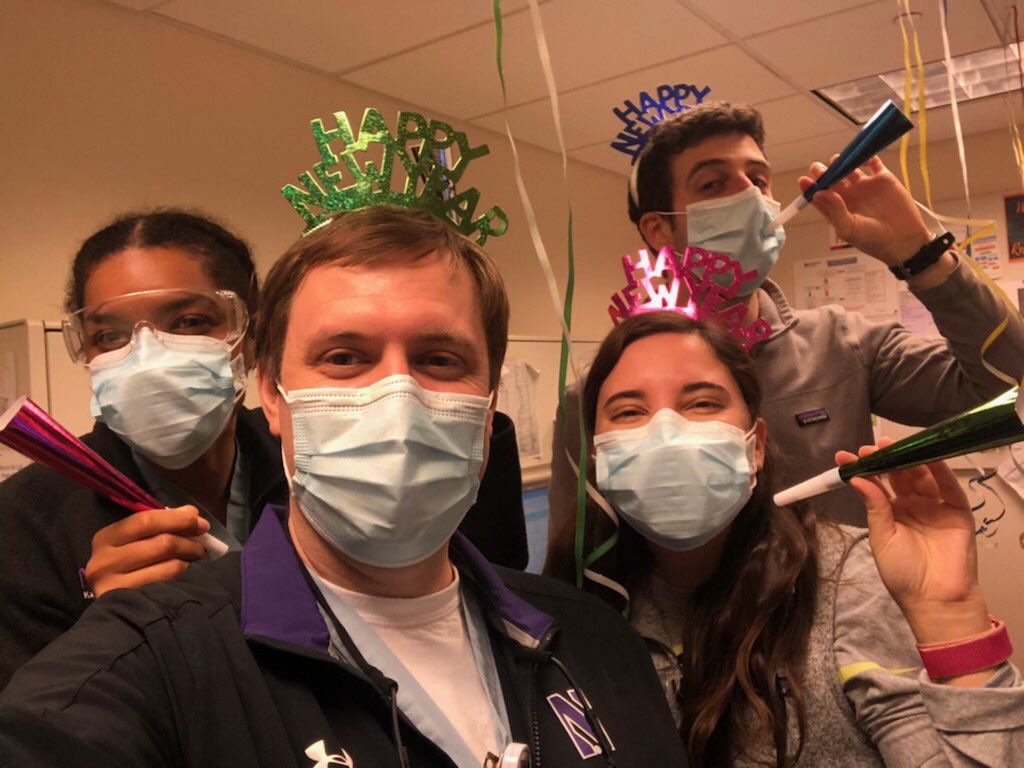 MICU welcoming 2021!!!🎉🍾 <a href="/NU_IntMed/">NU Internal Medicine</a> <a href="/NorthwesternEM/">Northwestern EM</a> @MaxKelsten