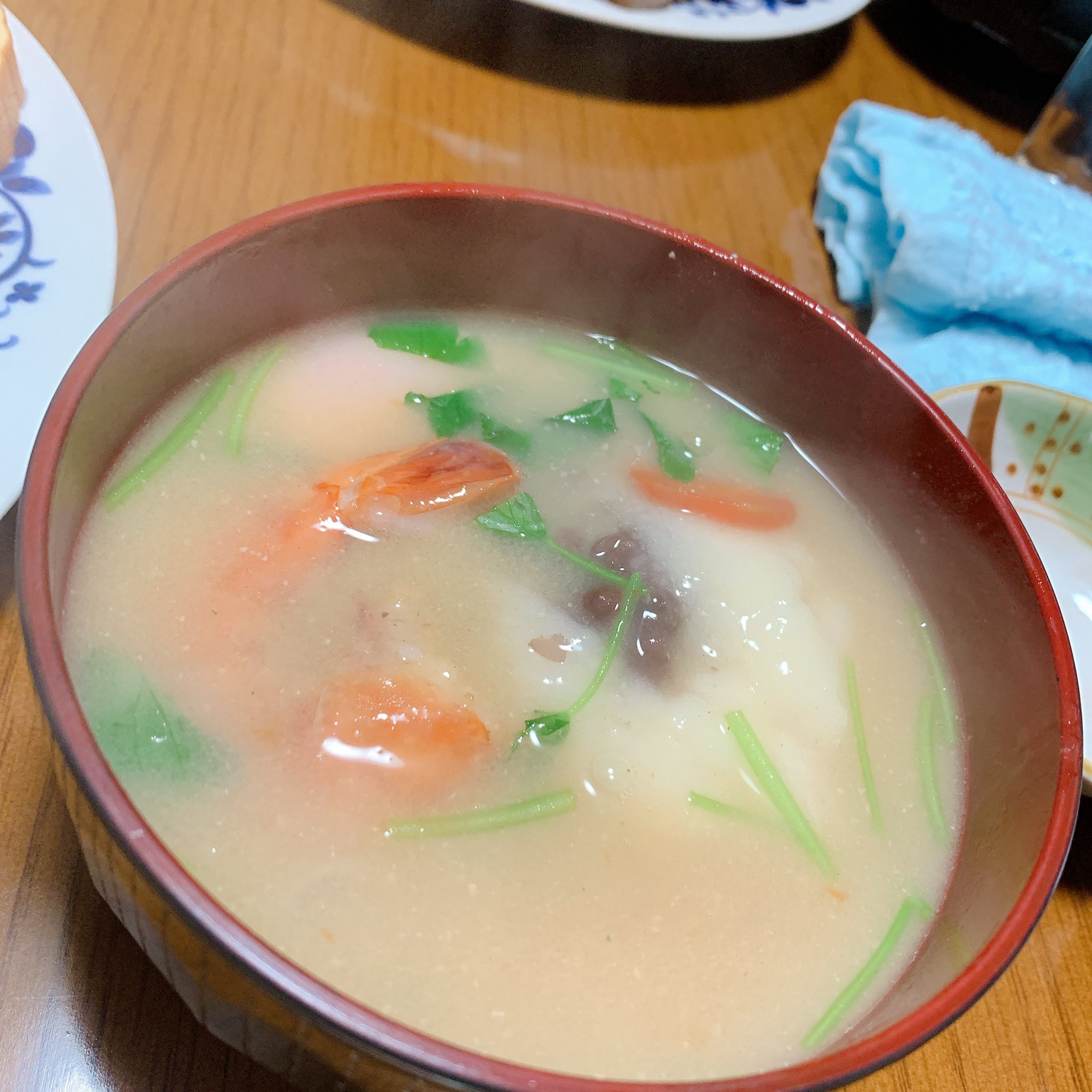 めぐみ アゲ師 ハンドメイド ブログ 我が家のお雑煮は 白味噌にあんこ餅が入ってます 母が四国出身なので これが めっちゃ美味しい お正月の楽しみです お雑煮 あんこ餅 T Co Ovnl2lmptd Twitter