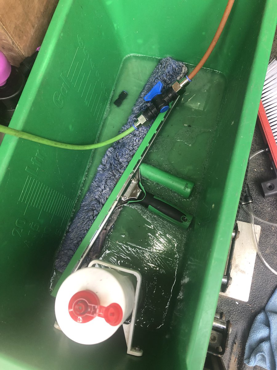 SAJPlymouth's tweet image. Dam! 2021 is cold 🥶🥶🥶 #NotUseToThis #HappyNewYear2021 #Plymouth #WindowCleaners #WindowCleaning