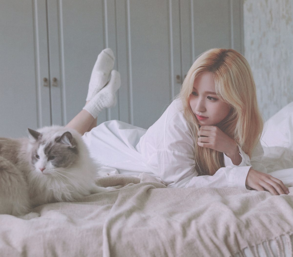 SCAN] Yes, I am Mina (1st Photobook) page 75, 76, 77, 79 #미나