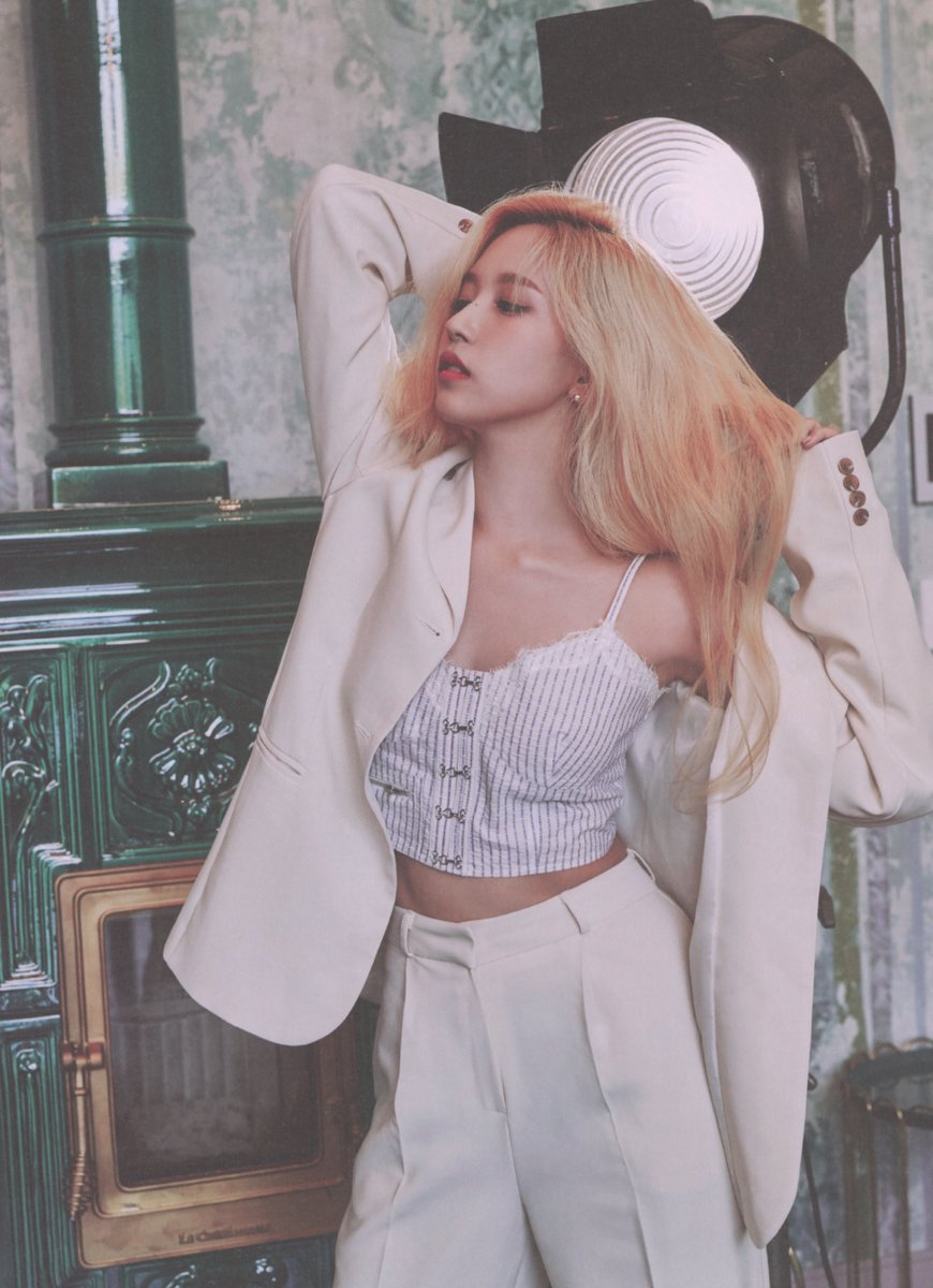 アイドル Yes I am mina Mina 1st Photobook 