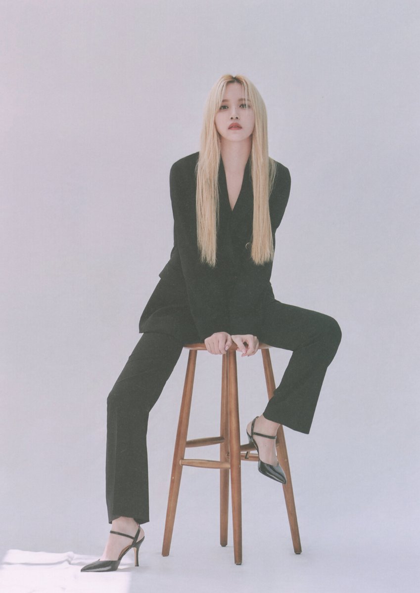 アイドル Yes, I am Mina Yes, I am Mina 1st Photobook [SCANS] | kpopping