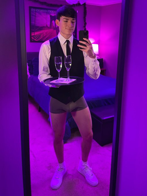 Happy New Year! 🎉 https://t.co/DPoo5US1vQ