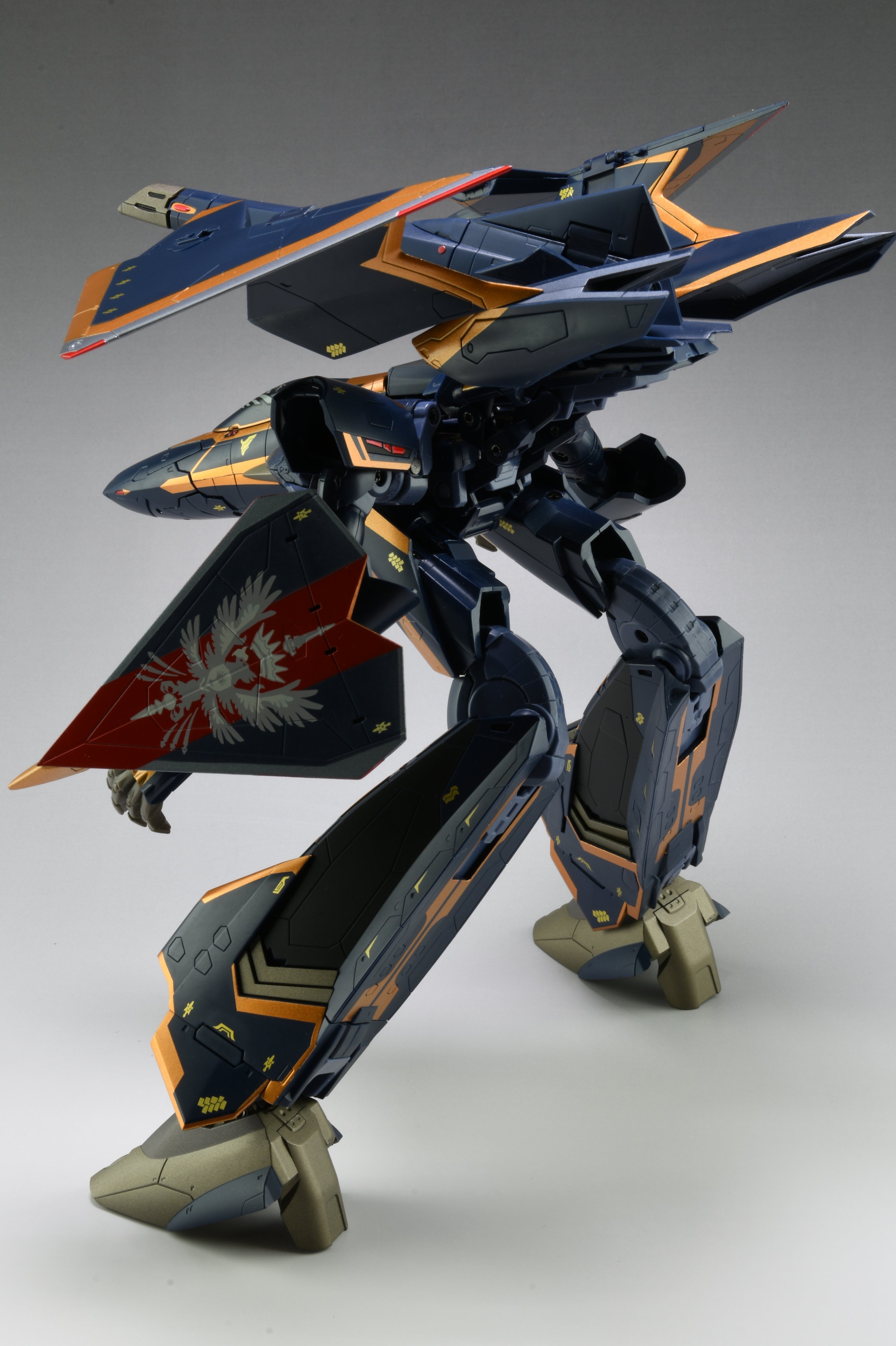 ラグナの一つだけ金魚 ドラケン バトロイド形態 リル ドラケン装備 Sv 262hsが右脚部に収納し携行する剣は Das 03k アサルトソード ドラケンファング と呼ばれ 当初の設定ではhs型のみ装備だったが 激情のワルキューレ ではba型にも装備