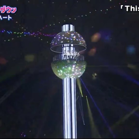 coolncute26's tweet photo. The tower in #Thisis嵐Live reminds me of an iconic tower in Dallas, Texas.
The name of the tower is Reunion Tower.
The word “reunion” sounds hopeful to me. 
I hope one day I will see the reunion of #ARASHI  . https://t.co/XRNsXUxWs1