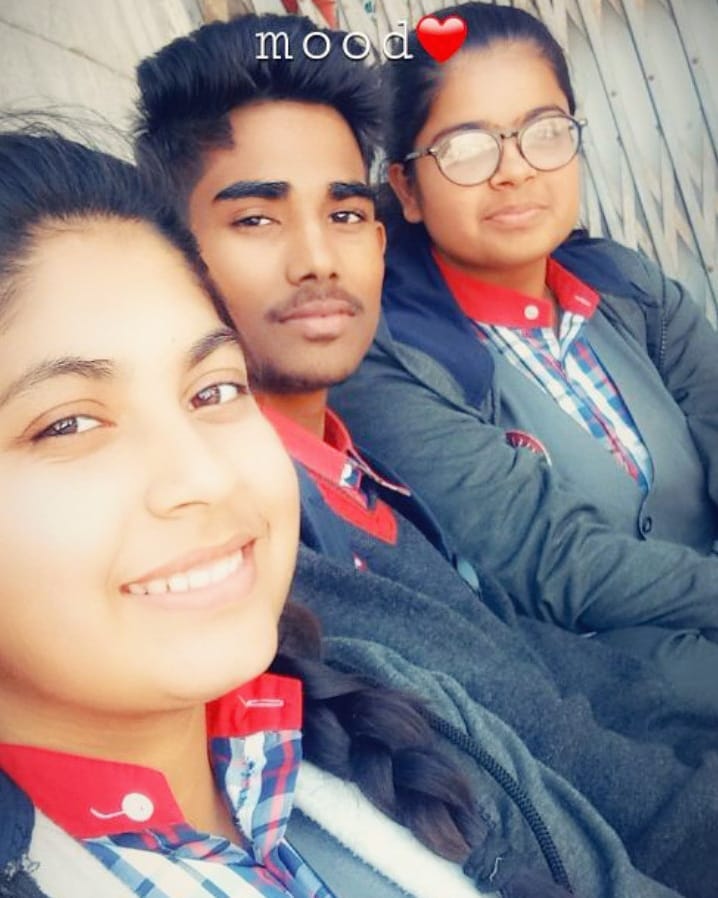 Kapil7_8_6's tweet photo. #Everything has #particular #end, but #time has #no #end !!!!! _______________________________________________________________________#school #schoollife #schoolfriends #schoolpartnerships #schoolend #offschool #schoollifeend #friends #dost #amazingpersons #beautiful #truefeel https://t.co/5YIFWfLKcL