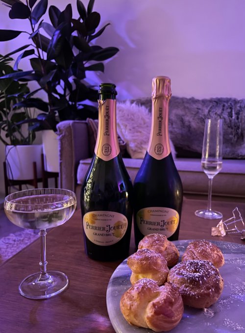 ✨✨✨✨✨✨✨✨✨✨✨✨  It&rsquo;s a champagne + cream puffs in My living room kinda NYE 💕💕💕 https://t.co/dyxMqBixay