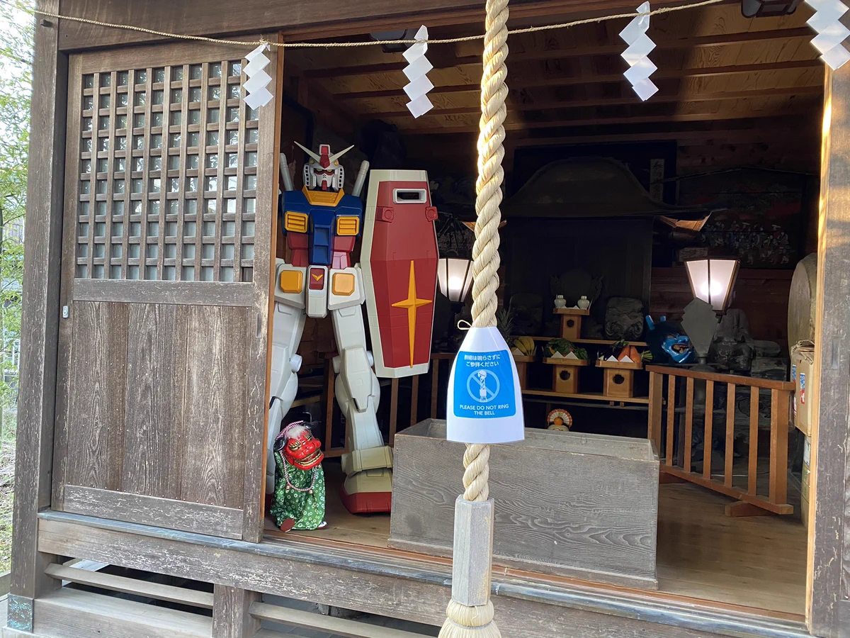 近所の神社に初詣に行った結果？ガンダムが奉納されていたwww