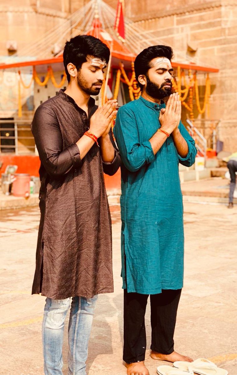 #SilambarasanTR #MahatRaghavendra visited Kasi Vishwanathar Temple 

#HappyNewYear2021 

@SilambarasanTR_ @MahatOfficial 

#STR #Mahat #Eeswaran #Maanaadu #PathuThala