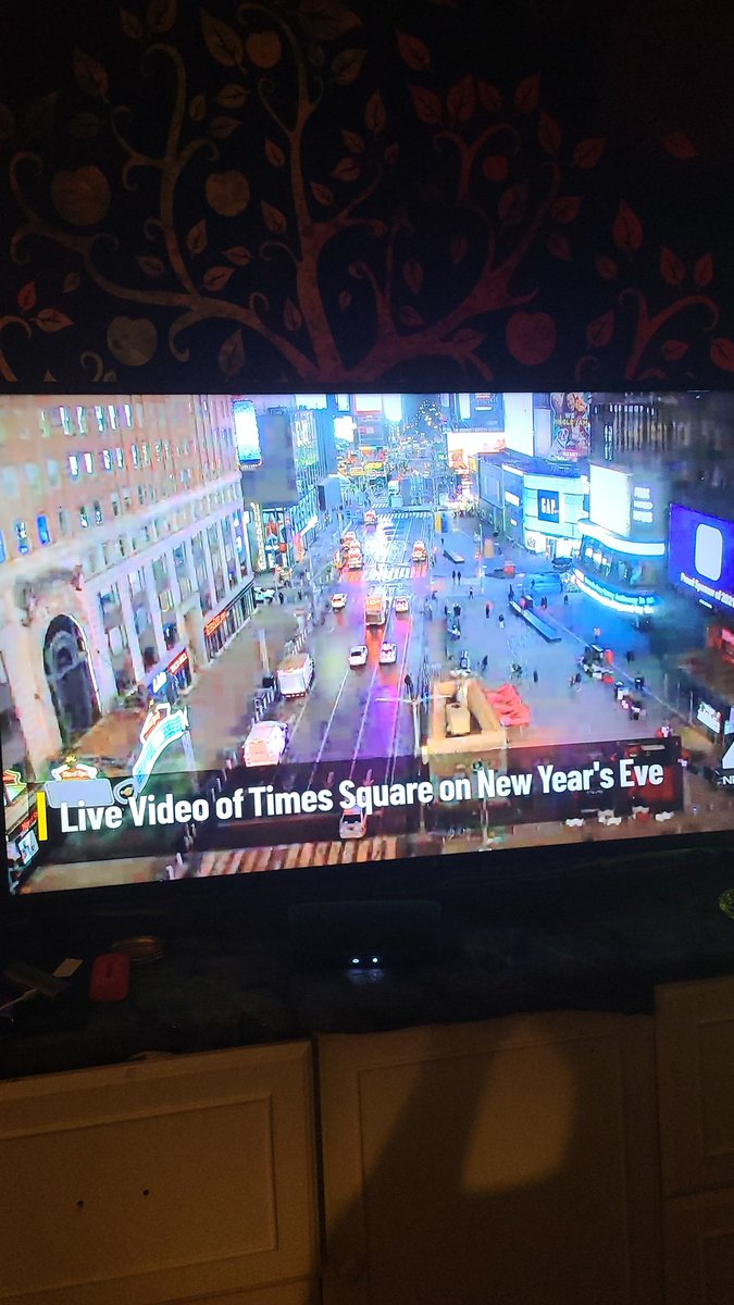 djfulltrvp's tweet photo. Live from Times Square, heres absolutely nothing going on hahah happy quarantine everybody 🤙 https://t.co/q3sZTdKrk7