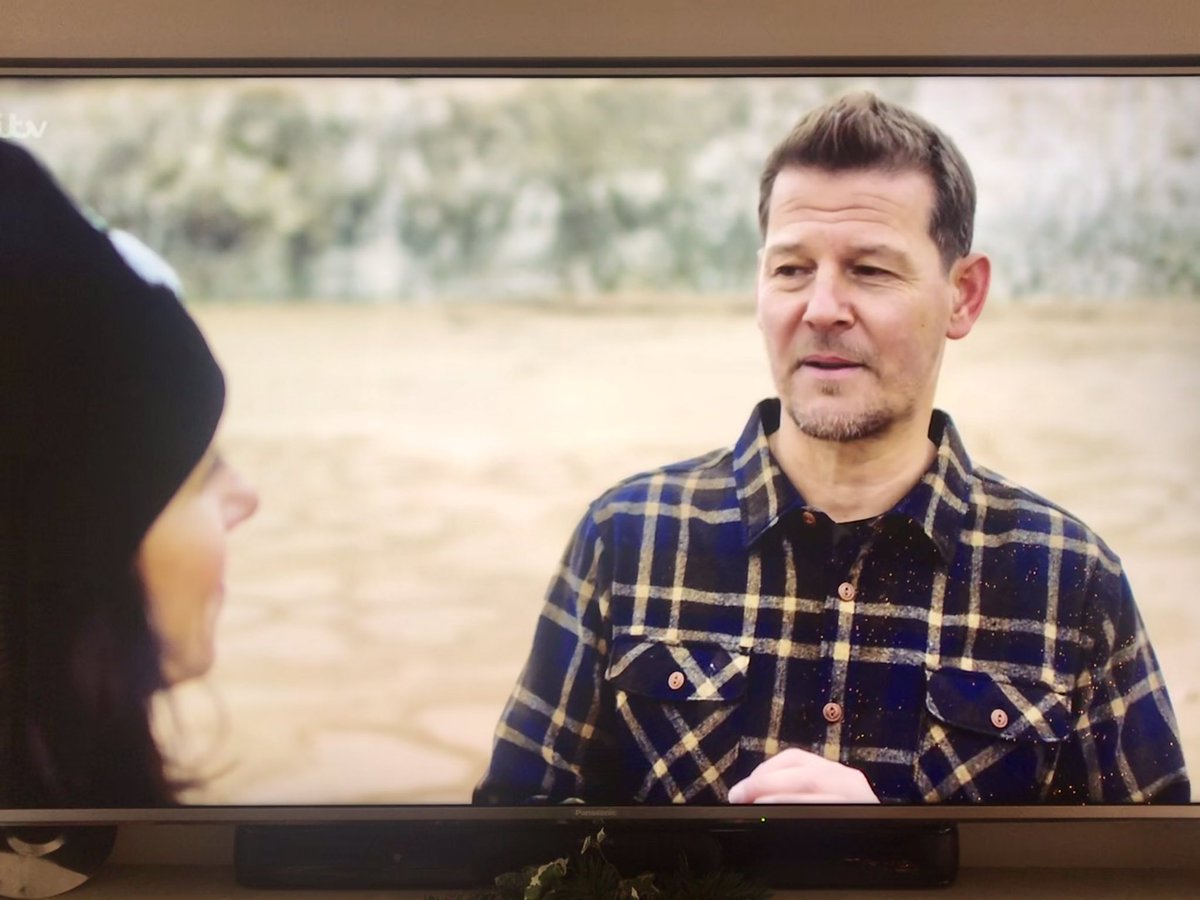 Happy New Year <a href="/RossAndrews3/">Ross Andrews</a> 
Just been watching you on Britain’s Favourite Walks with <a href="/JuliaBradbury/">Julia Bradbury I HAVEN'T BOUGHT BLUE TICK💙</a> Great memories of filming ‘The Lost Choices’ when we first met..
#SandArtist #HappyNewYear2021 <a href="/louismurrall/">Lou Murrall</a> #Kent