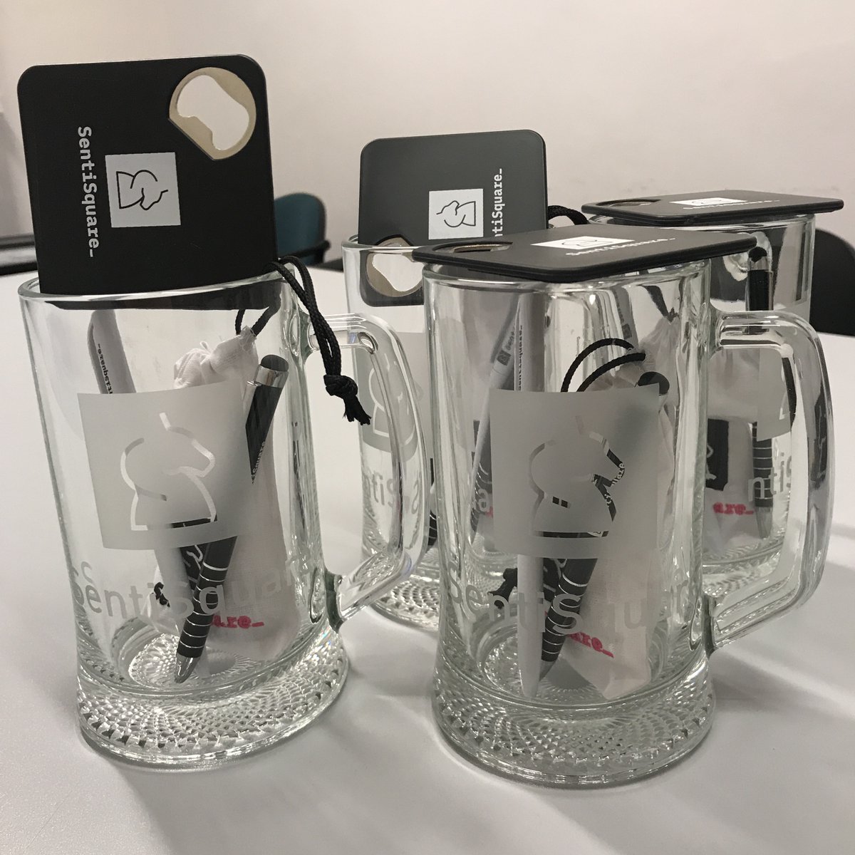 ♞ Rychlý jako robot? Již jen 2 dny hrajeme naši textovou hru.  

5 nejlepších vyhraje  ceny SentiSquare🎁 😉. 

10 otázek, 10 správných odpovědí, co nejrychlejší čas. Jdete do toho?

📝 Na hru se dostanete zde: bit.ly/2IWuzHy. 

Šťastný a hravý nový rok všem! 🎉🥂