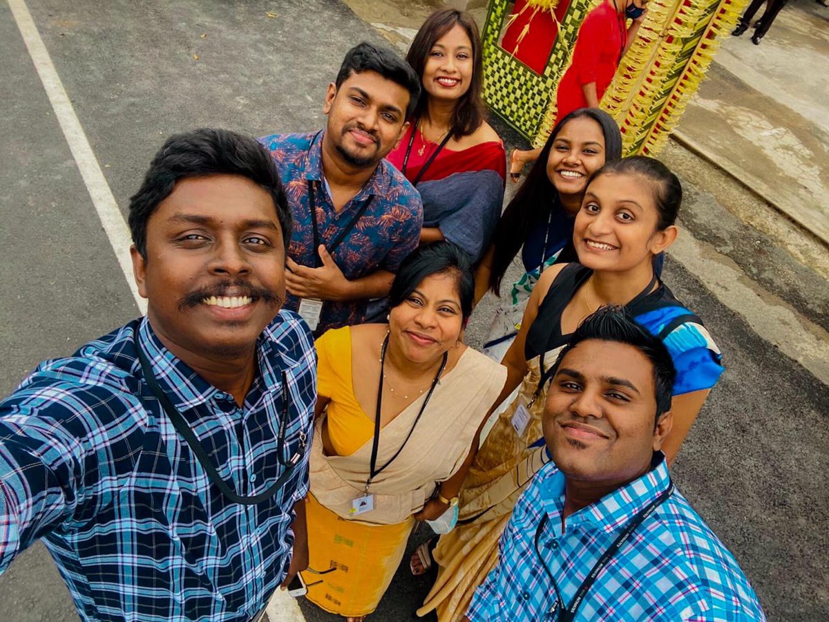 BinethTtalks's tweet photo. ඔෆිස් එකේ ජීවිතේ! ❤️🇱🇰
#LifeAtMAS #January1st https://t.co/g5QZdGgUDp