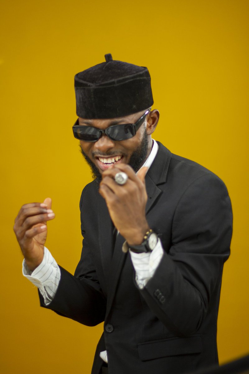ehmeka_'s tweet photo. HAPPY NEW YEAR MY PEOPLE
WIN! WIN! WIN! 2021
MY E.P OUT IN DAYS🥳
📷 @jidepoundsdaily
#boymeka #thejoyofmanygeneration
#dontstopEp
Mr President
Pastor Chris
Nene
Old Trafford https://t.co/Ar8ic5uXJm