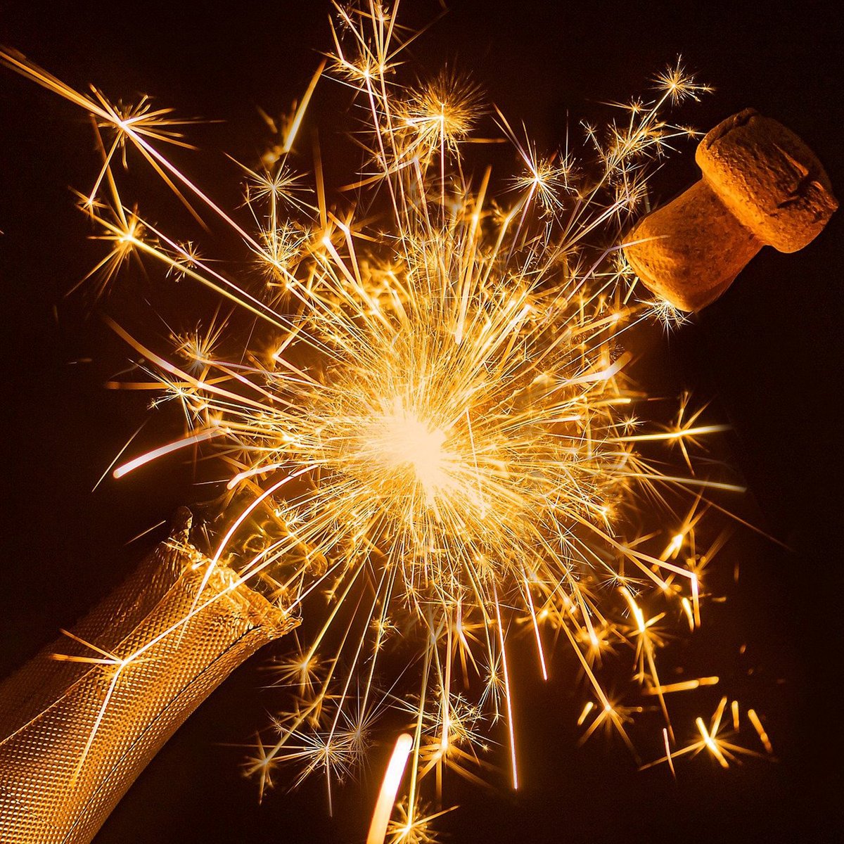 PrintPlusGroup's tweet image. HAPPY NEW YEAR!🎇 We wish everyone a happy new year filled with health, happiness and some sort of normality!
.
#happynewyear #2021 #printing #litho #digital #fyldecoast