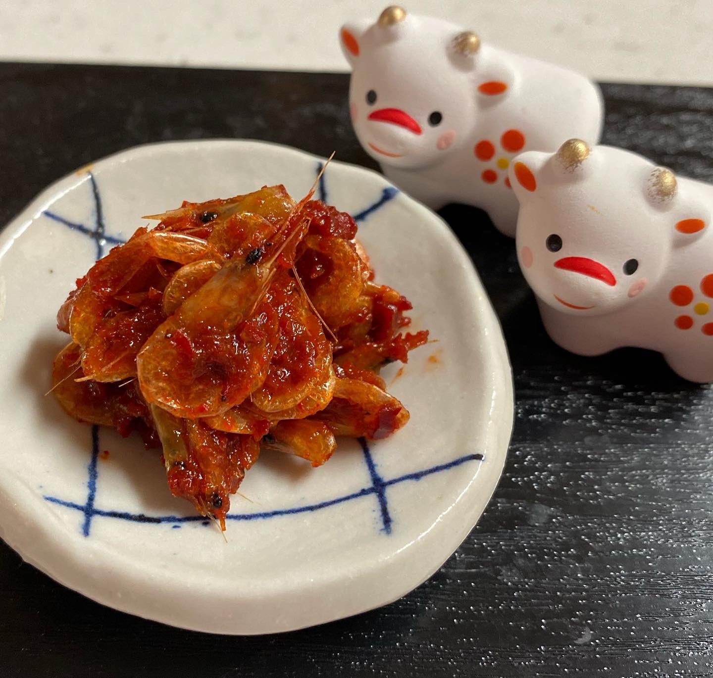 ダイゴ 明けましておめでとうございます 今年は近江あかねキムチに琵琶湖八珍の湖魚を使ったキムチを開発します 日本料理 やお酒にも合うキムチです 今日はスジエビのキムチです エビの旨味と近江あかねキムチのヤンニョムで旨味倍増です 年 ダイゴ 明けましておめでとうございます 今年は近江あかねキムチに琵琶湖八珍の湖魚を使ったキムチを開発します 日本料理 やお酒にも合うキムチです 今日はスジエビのキムチです エビの旨味と近江あかねキムチのヤンニョムで旨味倍増です 年
