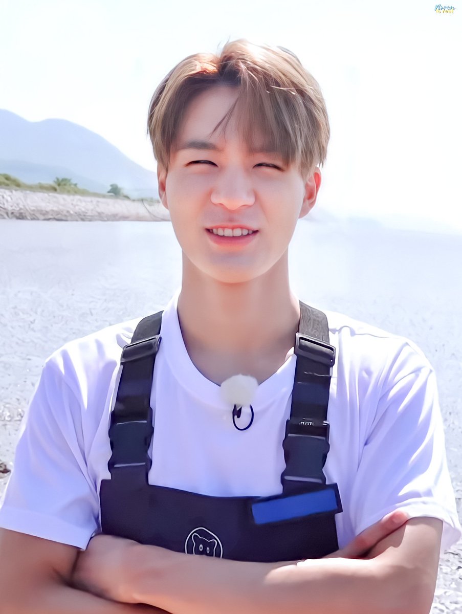 hourly jeno 👑 tweet media