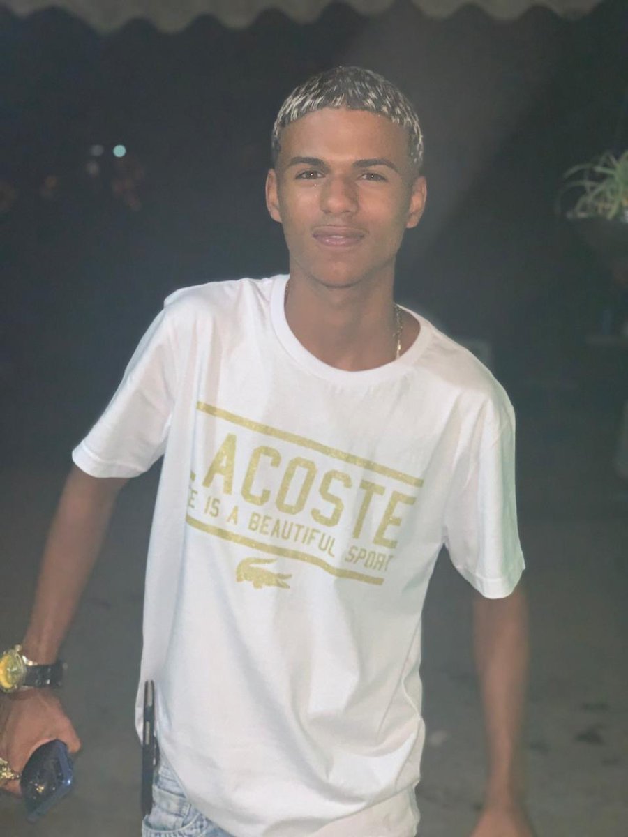 Rlk_da_F's tweet photo. Não puxa minha camisa que ela e nova 😎🤴🙅‍♂️🚈 https://t.co/XpLFTBHPEF
