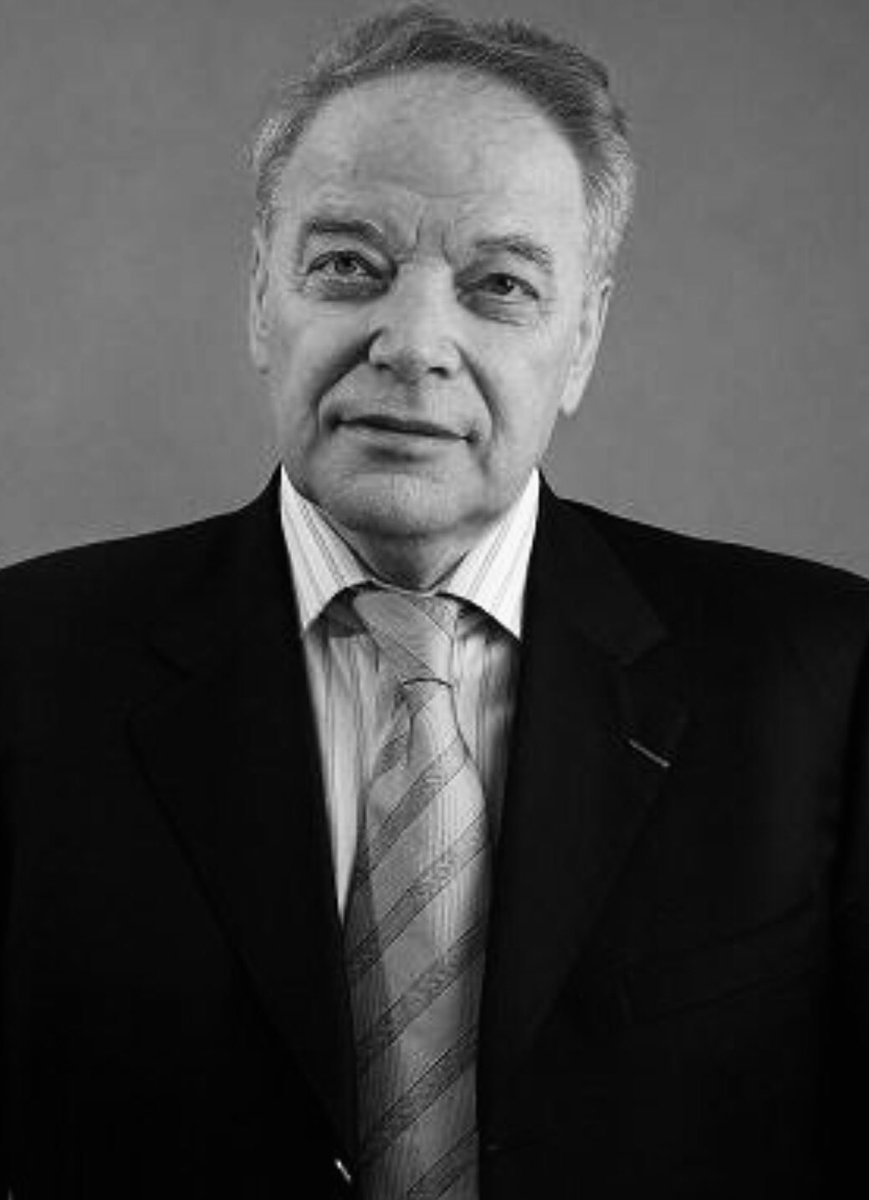 Невыносимо тяжело и
горько мне писать слова скорби в связи с безвременной утратой моего близкого друга и жизненного наставника Вершинина И.В.,президента СГСПУ,доктора филологических наук,бессменного Президента «Альянс Франсез Самара», депутата Губернской Думы 5 созыва.