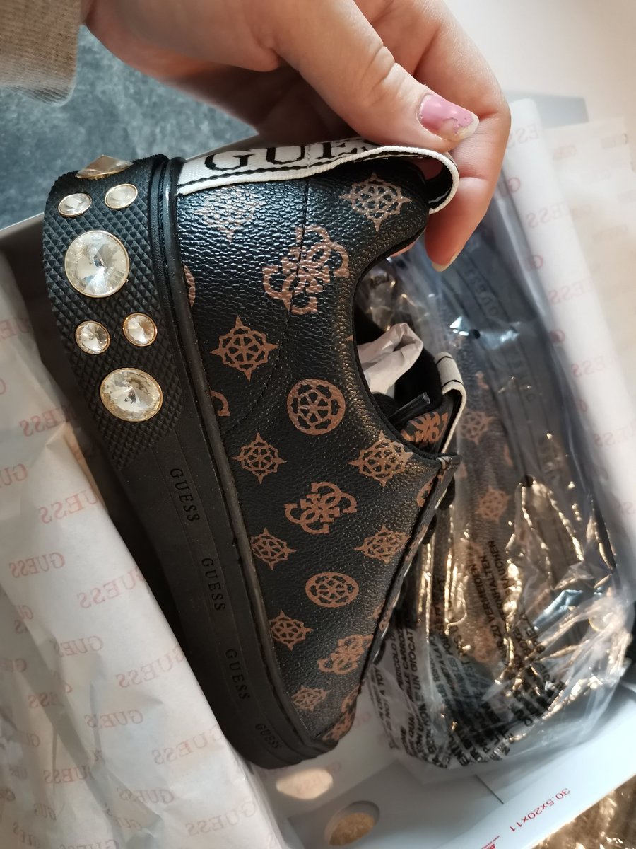 MoneydomBella's tweet photo. Guten Morgen,
Euch ein frohes neues Jahr 💕

Ich hab gerade schon ein kleines C&amp;G gehabt, meine neuen Schuhe die von @egal0007 bezahlt wurden sind auch endlich da.😍
Und natürlich gibt's heute auch neue Nägel!
Ihr seid die nächsten deren Geld ich hole! 
#FinD #FinancialDomination https://t.co/rY8XOQLjV8