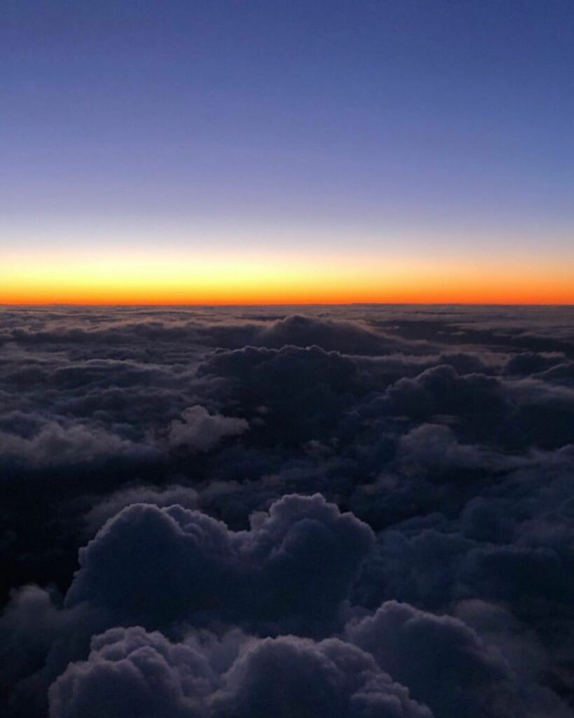 Observing light|

The magic of being able to accidentally chase and extend sunrise from an airplane seat (back when we could travel). 

🌅 Are you more of a sunrise or sunset person? instagr.am/p/CJgREkbhtKI/