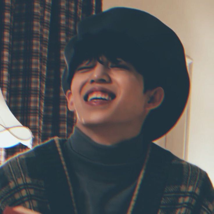 just choi seungcheol showing his precious gummy smile a thread ;