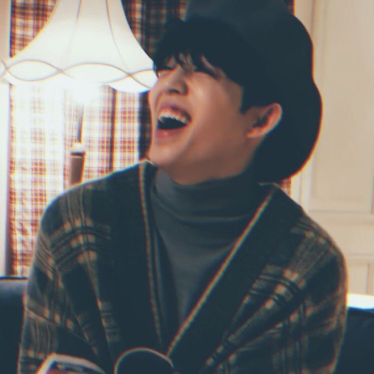 just choi seungcheol showing his precious gummy smile a thread ;