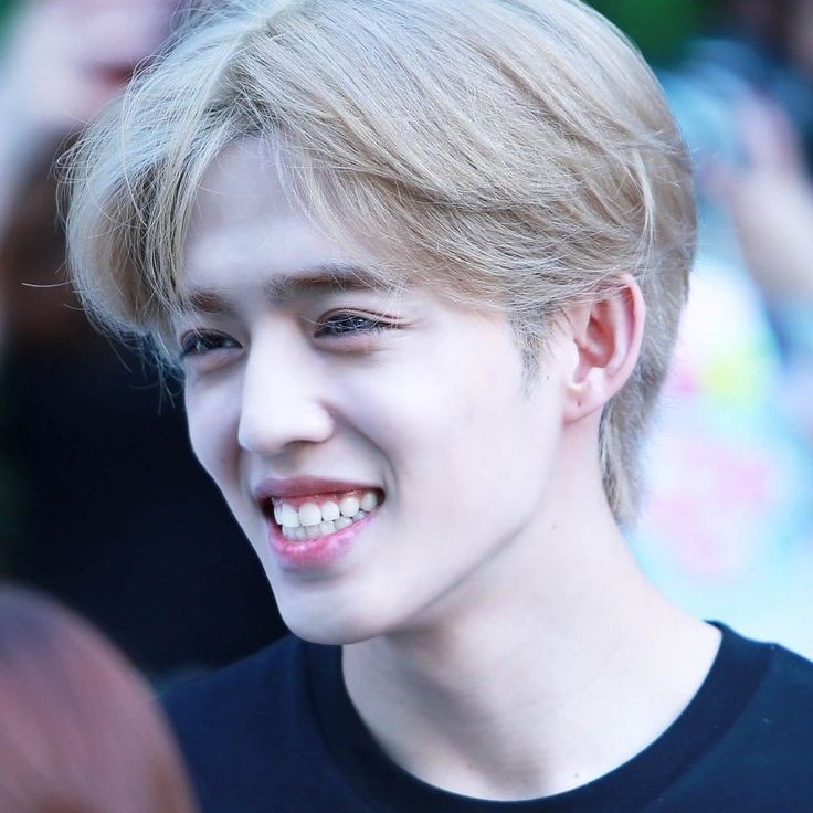 just choi seungcheol showing his precious gummy smile a thread ;