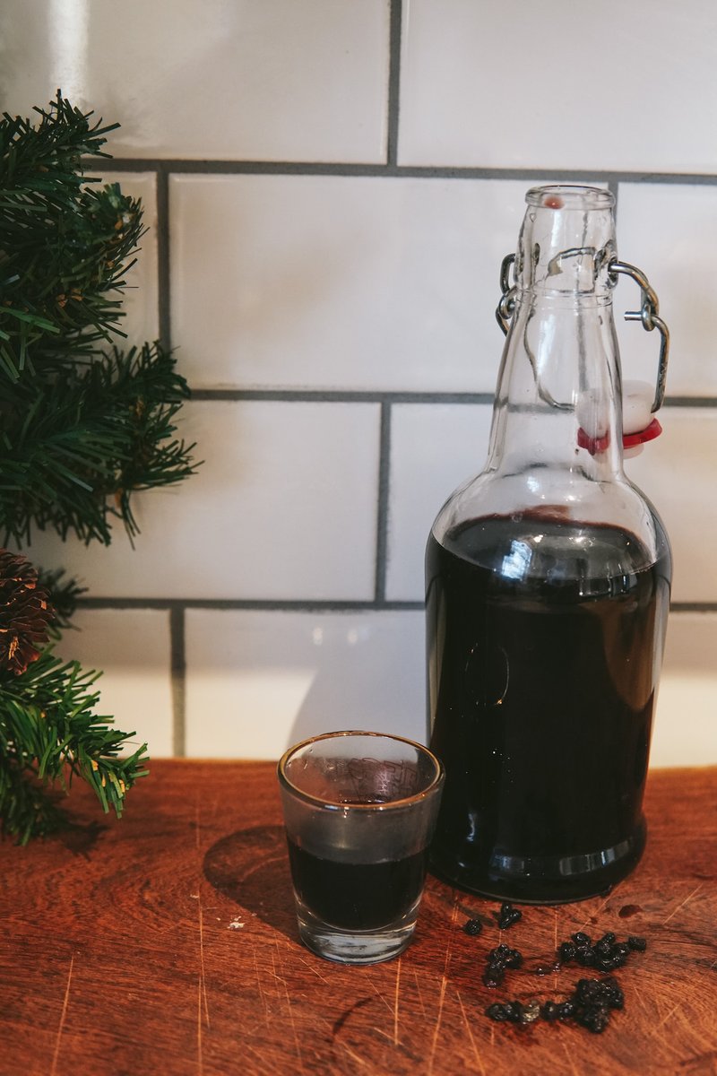 Boost Your Immunity with this Homemade Elderberry Syrup! Despite being tiny in size, elderberries pack a big punch and contain lots of antiviral properties. Boost your immune system here here: metabolicliving.com/blog/elderberr… #recipe