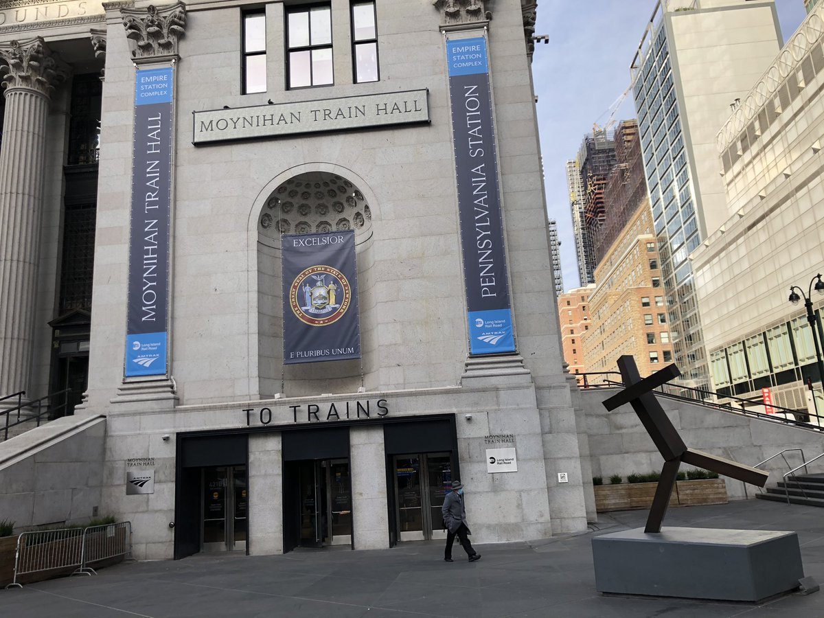 Checking out the new Moynihan Train Hall, truly a tale of 2 stations right now. Saw some drug dealing, stepped over loose food debris, passed a guy smoking a joint next to the subway at Penn, but on the other side...