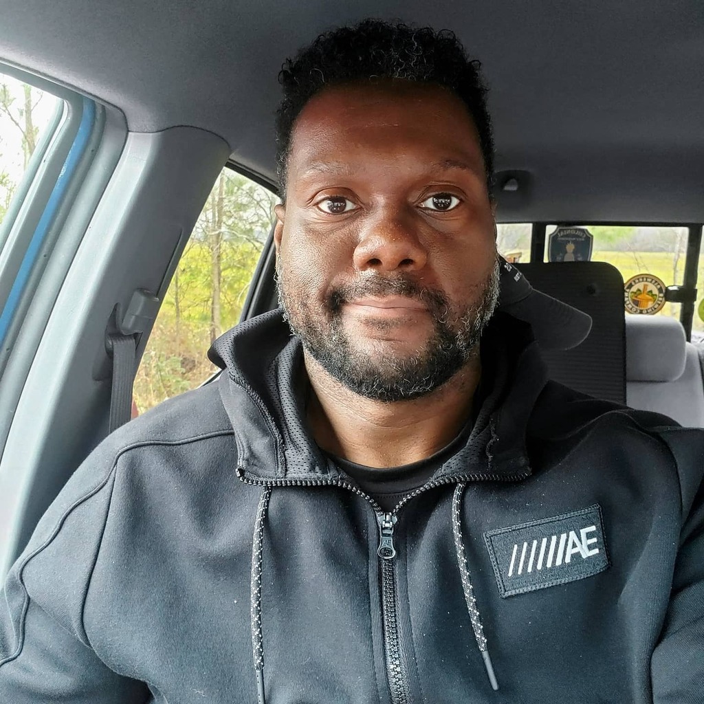 exodus803's tweet photo. Happy New Year!
Time to do a 5K. If you see me walking, mind your business 😅
#resolution5k #5k #5krun #hopeforthebest https://t.co/htLFlpkO5P https://t.co/wgiXsiKV5G