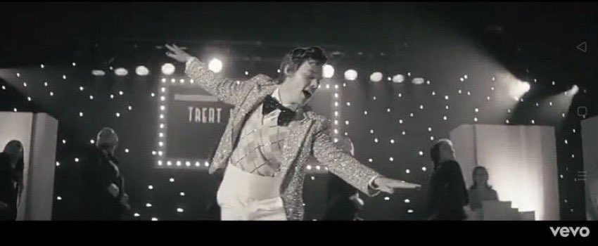 Brrru55's tweet photo. Stesa da lui che balla per tutto il video no stop #TPWK https://t.co/03MJosmlai