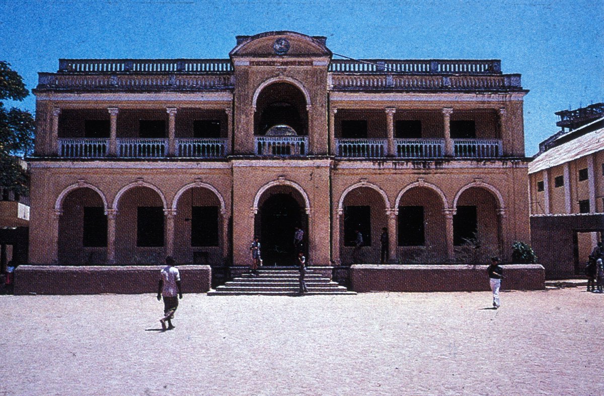 A exterior view of St. George Grammar school in 1986

It is one of the oldest school in Hyderabad ( Est.1834 )
So many Notable people's studied in this school like #SarojniNaidu #AbidHassan @KTRTRS #AliNawazJungBahadur @sureshoberoi  & many more

It is located at Abids, Hyderabad