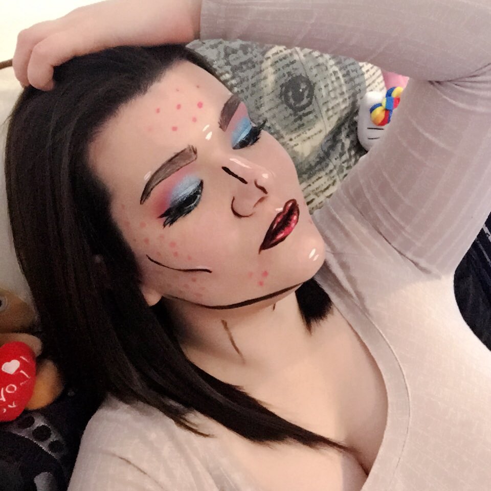 CrownRoseMaria's tweet photo. Happy New Year everyone! 💕💜
I did a Comic/Pop Art makeup today for the new year. Sorry for not posting any makeup looks, I’ve been decorating my flat.
#popart #comicmakeup #makeup #makeupart https://t.co/izrRZmgCss