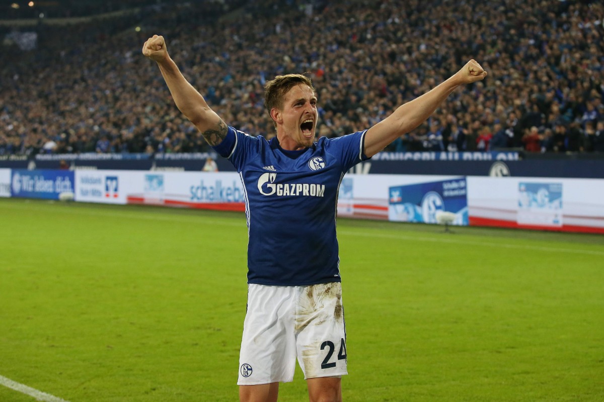 JungeMowen's tweet photo. @s04 @seadk6 Jaaaaaaaaaaaaa
Endlich geht es auf die Bank 😂💙🤍 https://t.co/jY31AfkBoE