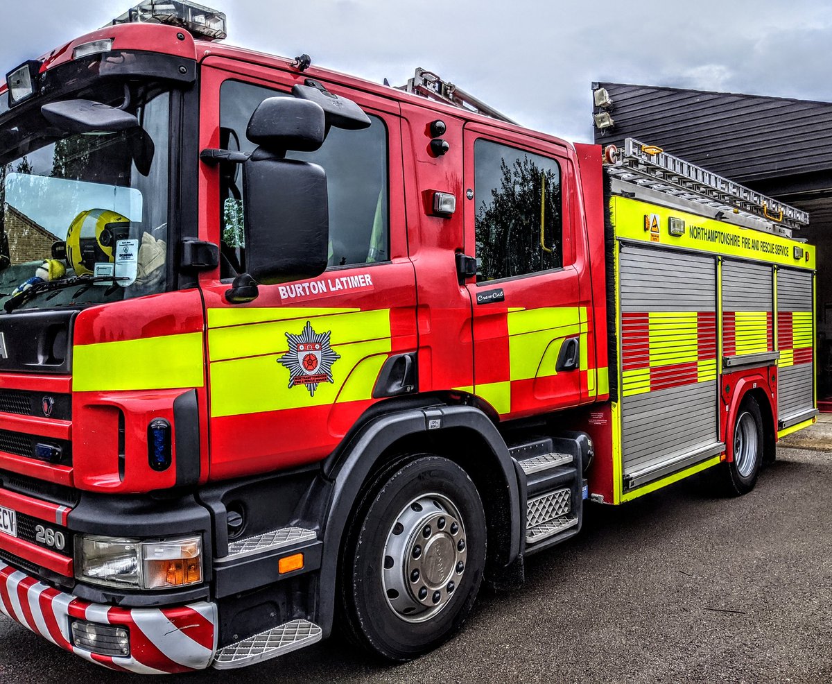 Happy New Year from all of us at <a href="/BurtonFire/">Burton Latimer Fire Station</a> 

Here's to a safe 2021 🎉

<a href="/northantsfire/">Northamptonshire Fire & Rescue</a> #HappyNewYear2021 #firefighter #StaySafe #StayAtHome #peoplewhohelpus
