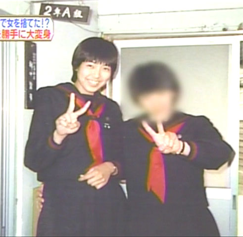 高尾山 女子高時代の八王子実践セーラー服 赤ライン3本 赤スカーフ 1997年にmcしてブレザーに変わり 共学化しました 写真の女子高生は有名人です 高尾山 女子高時代の八王子実践セーラー服 赤ライン3本 赤スカーフ 1997年にmcしてブレザーに変わり 共学化しました 写真の女子高生は有名人です