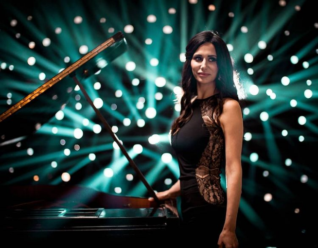 JamesLynchJr5's tweet photo. January 1, 2020
G"day to all
"Pianist Julijana Sarac Expertise Composition"
@julijana_sarac
#pocbooks #pianist #readerscommunity https://t.co/VPPSBPg0Vs https://t.co/iI7wr8TAH2