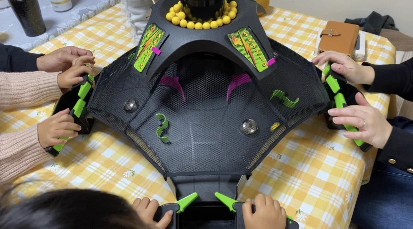 昭和、平成、令和の代表によるバトルが今、始まる！！相手のゴールにシュゥウウウウ！