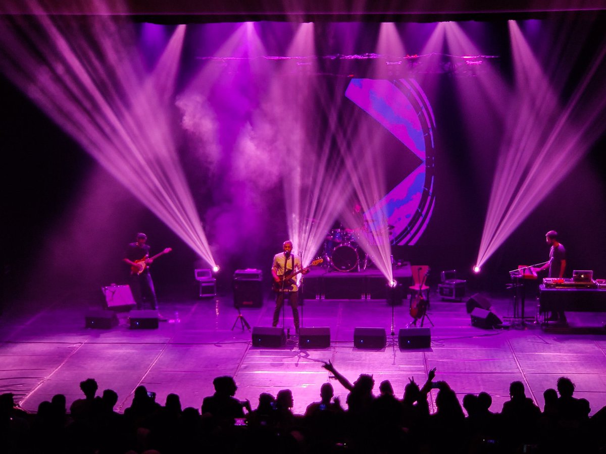 المربع يتمنى لكم عاما اسهل من الي فات  
elMorabba3 wishes you a happy healthy year