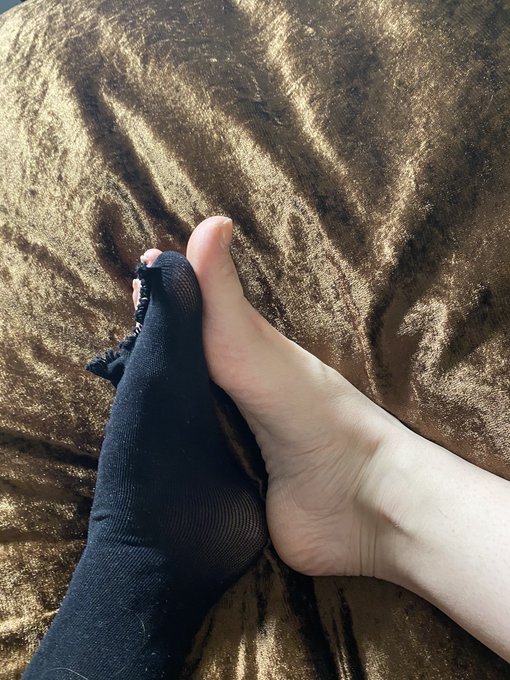 Happy New Years here&rsquo;s some BTS from yesterday&rsquo;s shoot ❤️ more on my onlyfans! 💢LINK IN BIO💢 https://t