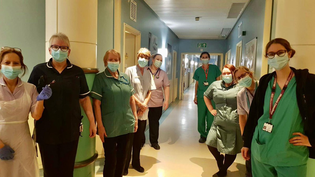 nottsobsdocs's tweet photo. Some of our lovely team on City Campus @NottmMaternity seeing the New Year in #SmilingWithOurEyes https://t.co/1vUQrkfROZ