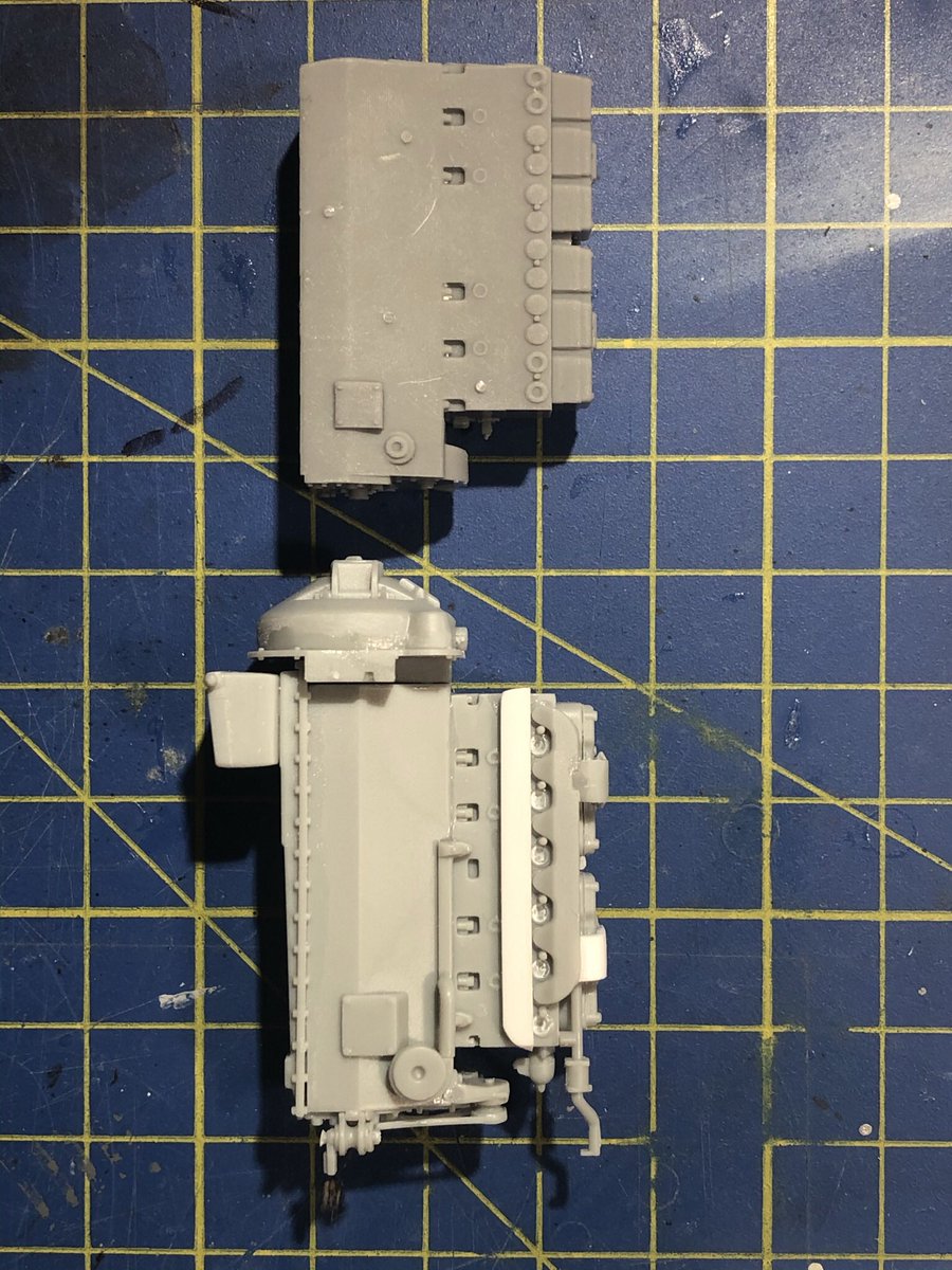 Now, let’s compare the 3D printed one (dark grey) with the polystyrene injection molded one (light grey) that I got in the box from Thunder Models. I would argue the 3D-print is actually a lot crisper than the molded one. (9/18)