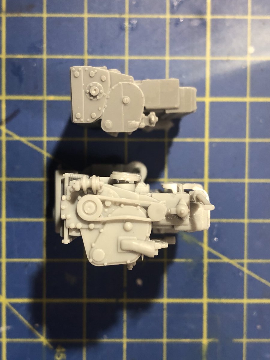 Now, let’s compare the 3D printed one (dark grey) with the polystyrene injection molded one (light grey) that I got in the box from Thunder Models. I would argue the 3D-print is actually a lot crisper than the molded one. (9/18)