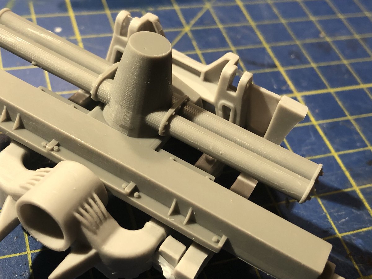 Here are some comparison shots of the 3D-prints (dark grey) and the Balaton resin castings (light). Note: I make NO claim whatsoever of being anywhere near the Balaton guys level of skill in modeling, this is just a comparison of detail!(16/18)