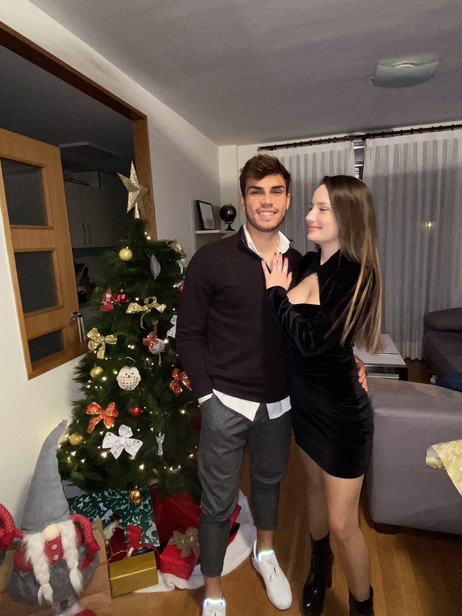 Que 2021 venga lleno de salud, amor, felicidad y muchos éxitos 🥂 <a href="/DaniAlbiar/">Dani albiar</a>