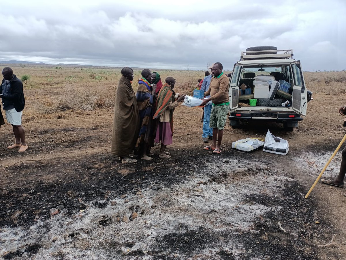 KenyaLotus's tweet photo. LOKADO in-kind response to victims of Lokipoto inferno. Each household received tarpolin tent and D-light as an immediate response. @WHH_Kenya @WFP @TurkanaAssembly https://t.co/1wbtAKLava