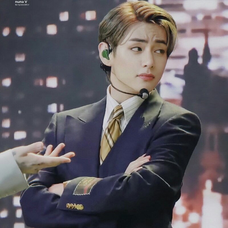 Kim Taehyung as Prince Eric : An enchanting thread.