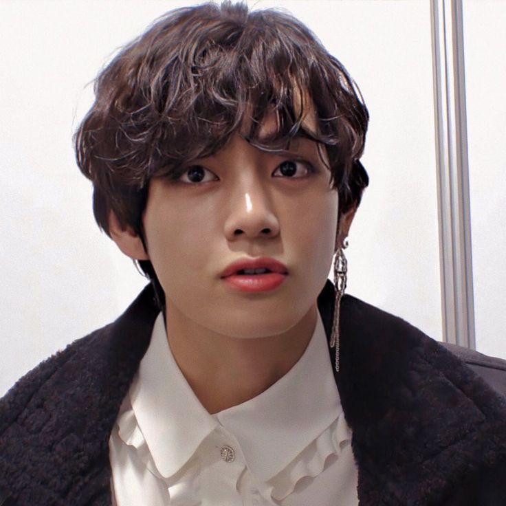 Kim Taehyung as Prince Eric : An enchanting thread.