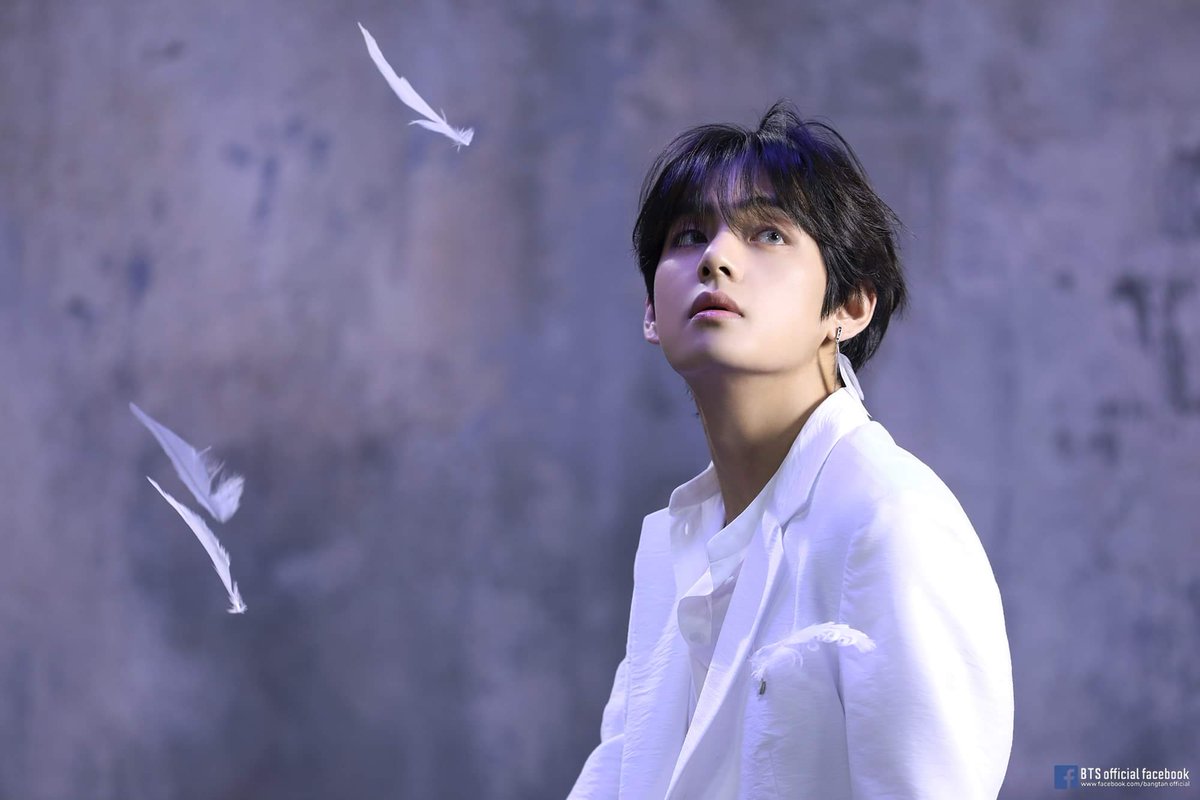 Kim Taehyung as Prince Eric : An enchanting thread.
